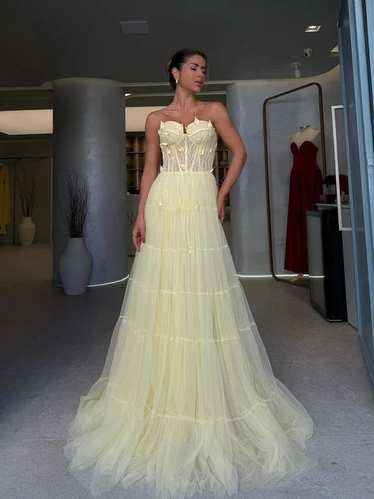 Chic A-Line Sweetheart Sleeveless Tiered Tulle Floor-Length Prom Dress with Appliques