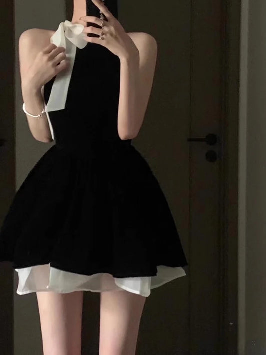 Charming A-Line Halter Sleeveless Bow Detail Black Short Homecoming Dress