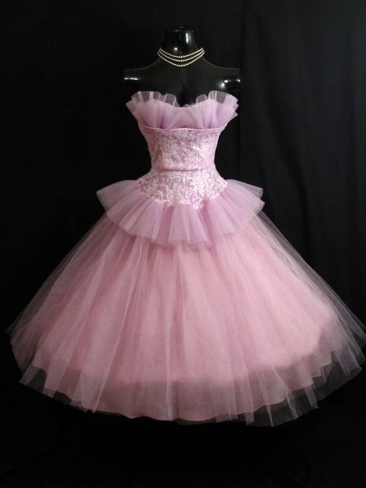 Charming A-Line Strapless Sleeveless Ruffled Lace Tiered Tulle Short Homecoming Dress