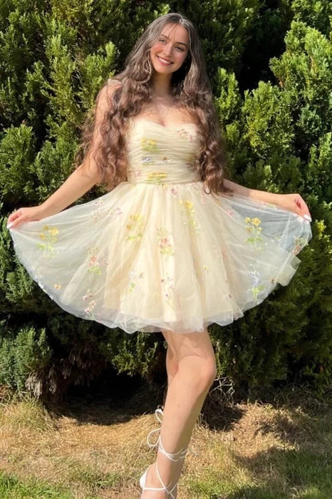 Charming A-Line Sweetheart Sleeveless Floral Embroidered Tulle Short Homecoming Party Dress