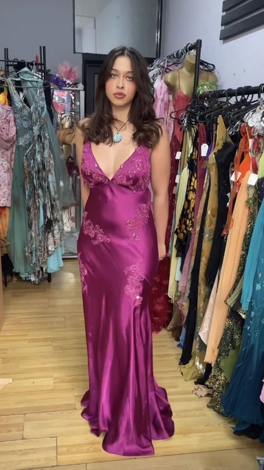 Elegant Mermaid V-Neck Sleeveless Backless Satin Floor-Length Prom Dress with Appliques